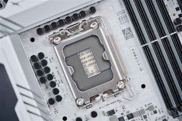超頻從未如此簡(jiǎn)單！華碩ROG STRIX Z890-A GAMING WIFI S吹雪主板圖賞