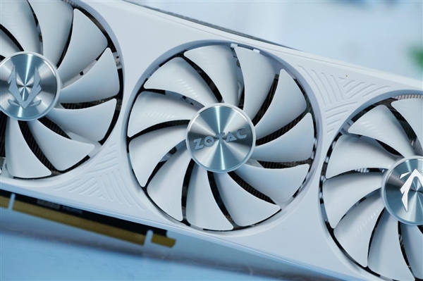 夢幻優(yōu)雅！索泰RTX 4070 Ti SUPER TRINITY OC月白圖賞