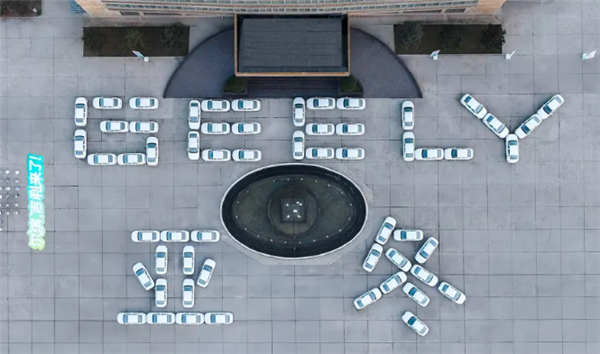 甲醇汽車首次大規(guī)模服務(wù)國(guó)際賽事：350輛全部來(lái)自吉利