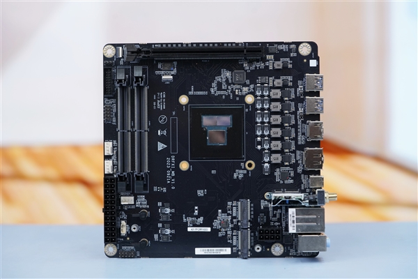 板載銳龍9 7945HX！銘凡BD790i主板圖賞