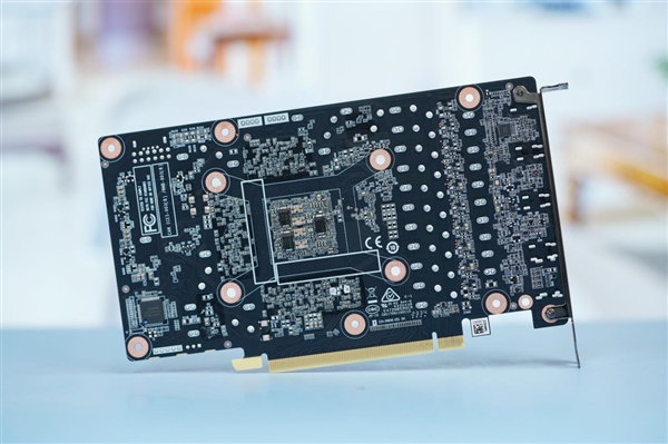 夢幻優(yōu)雅！索泰RTX 4070 Ti SUPER TRINITY OC月白圖賞