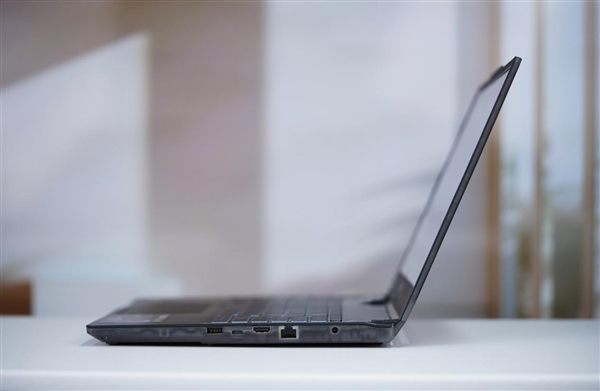 賽博機(jī)械風(fēng)十足！微星新款星影15 Air圖賞