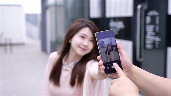 親測(cè)頂配 1TB 的小屏手機(jī) 拍妹超絕