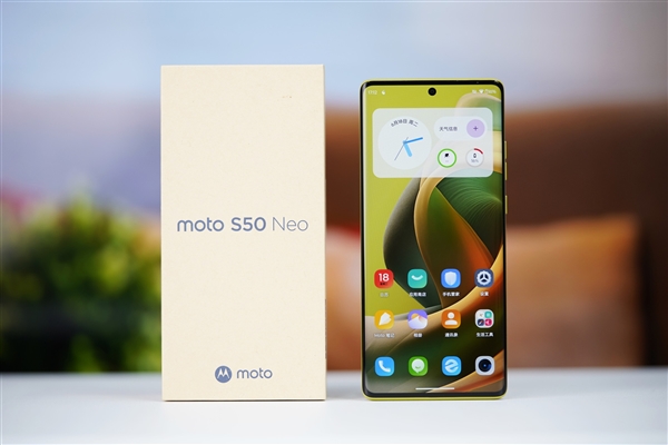 曲面屏+大電池只要1399元！moto S50 Neo圖賞