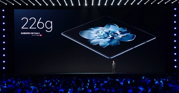 8999元起！小米MIX Fold 4發(fā)布：自研技術全面落地的輕薄滿配大折疊