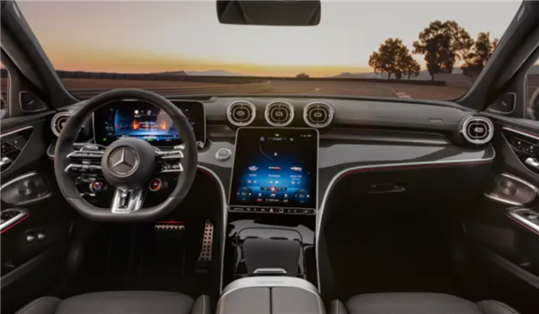 地表最強2.0T現(xiàn)身街頭 3.4秒破百 全新奔馳C63即將發(fā)布