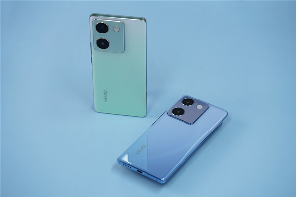 vivo史上最輕薄5000mAh手機(jī)！vivo Y100圖賞