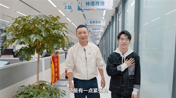 央視探訪華為靈犀通信實(shí)驗(yàn)室：揭開華為Mate60系列信號(hào)時(shí)刻在線的秘密