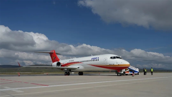 4411米！國產(chǎn)飛機ARJ21飛到世界最高民用機場