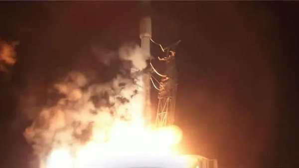 SpaceX創(chuàng)紀(jì)錄17手獵鷹9號(hào)火箭兩連發(fā)！星鏈衛(wèi)星已發(fā)射5178顆