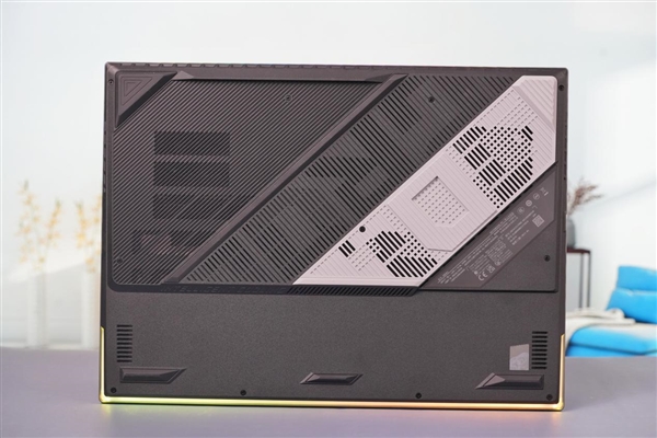 18英寸大屏+RTX 40系顯卡！ROG槍神7 Plus超競版圖賞