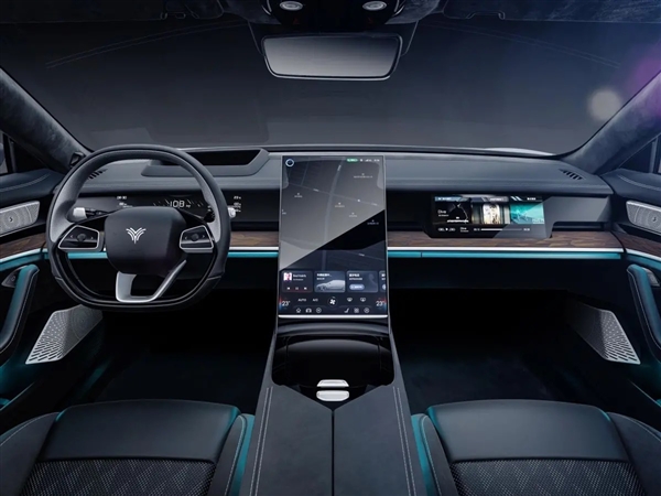 搭載麒麟電池 續(xù)航超過1000公里！新款哪吒S正式發(fā)布