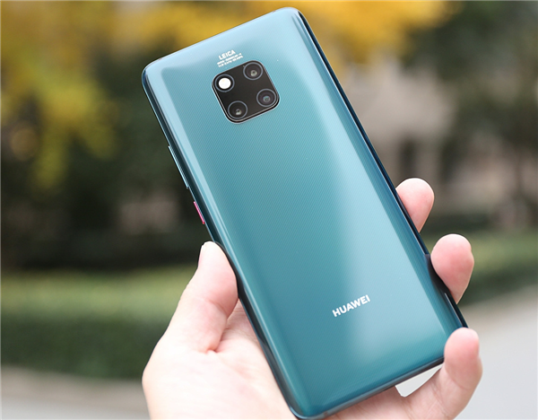 華為Mate 60 Pro雅川青一機(jī)難求！為何每代Mate都能引領(lǐng)行業(yè)新潮流？