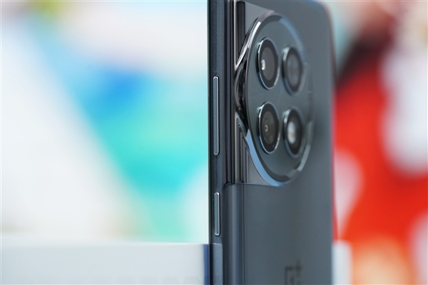 《原神》玩家種草！一加Ace2 Pro原神派蒙主題禮盒圖賞