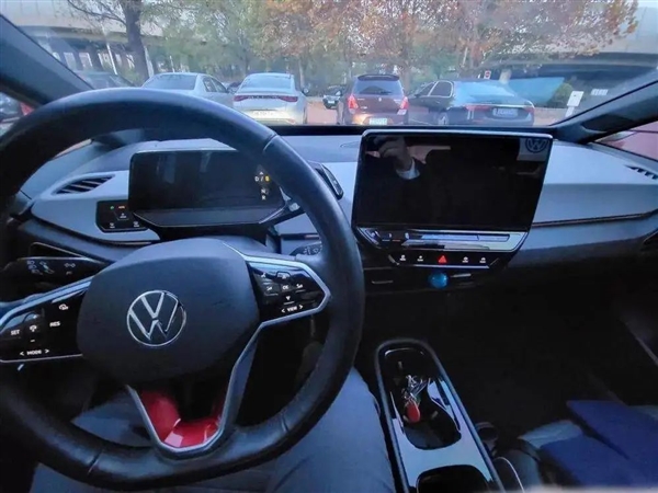 屏黑了、車撞了、人沒了！