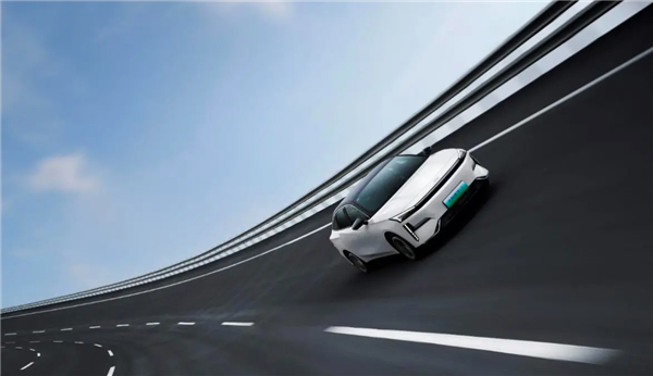 零百加速6.3s 極速可達(dá)274km全新吉利銀河L6動(dòng)力曝光 買(mǎi)它還是比亞迪秦？