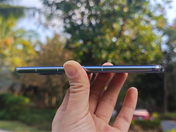 華為最強(qiáng)小折疊屏！Pocket 2現(xiàn)場(chǎng)上手