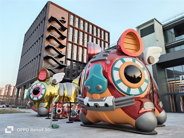 超級(jí)流暢的驍龍7系手機(jī)！OPPO Reno9兔年定制紅上手：《王者榮耀》幀率近乎一條直線