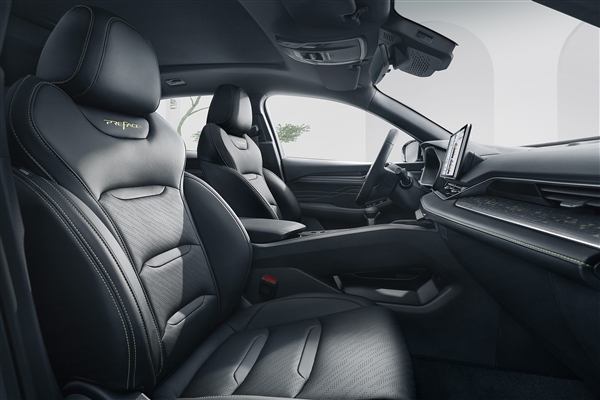 比秦L還便宜100塊！吉利星瑞龍騰版上市：9.97萬配四輪獨懸