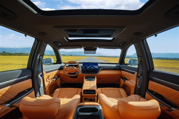 比六座更好賣 東風奕派008五座版開售：訂單已破2萬臺