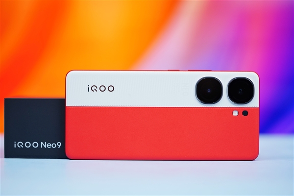 紅白撞色太吸睛！iQOO Neo9紅白魂圖賞