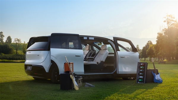 極氪MIX定檔10月23日上市：國內(nèi)首創(chuàng)對開門設(shè)計(jì)、無B柱布局與旋轉(zhuǎn)座椅