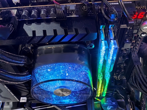 芝奇首秀新一代皇家戟DDR5內(nèi)存：華麗麗飆上9000MHz