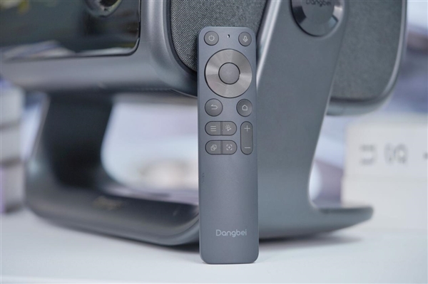 行業(yè)首創(chuàng)隔空指向遙控！當(dāng)貝F7 Pro投影儀圖賞