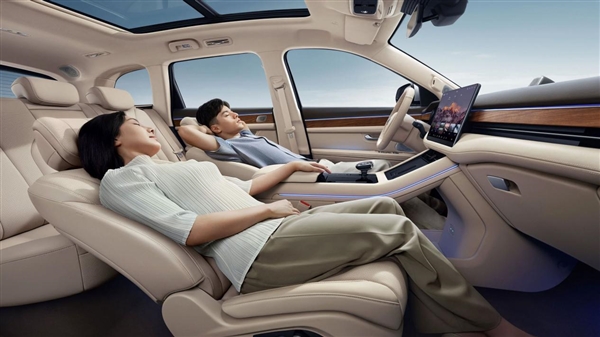 能動(dòng)嘴就別用手！問界新M7車載小藝超進(jìn)化：車?yán)锞湍芏ㄇ? h=