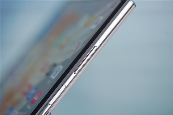 4.3mm迄今最薄折疊屏！榮耀V Purse圖賞：驚艷了