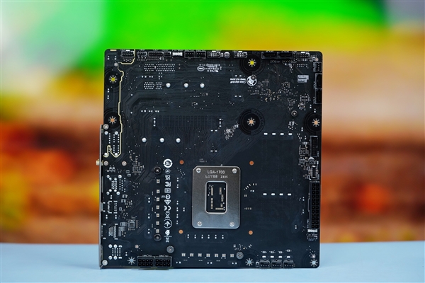 線纜統(tǒng)統(tǒng)藏背后！微星B760M背插主板圖賞