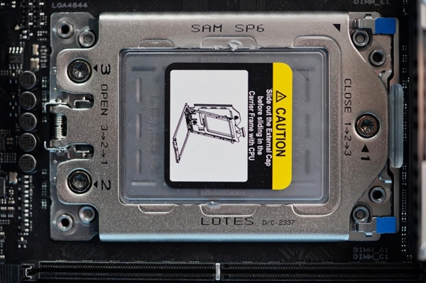 36相極致供電！華碩Pro WS TRX50-SAGE WIFI主板圖賞