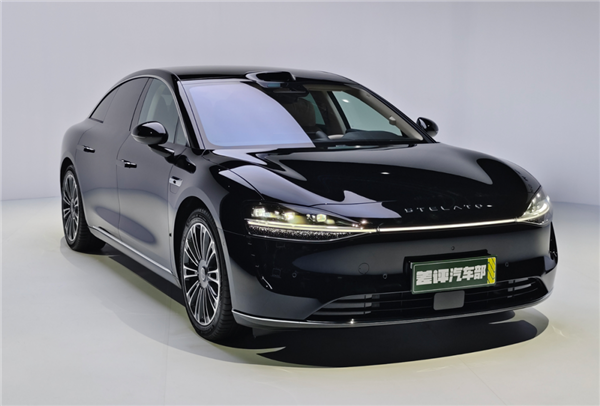 余承東終于掏出享界S9！40萬的行政級轎車 開起來難以言喻