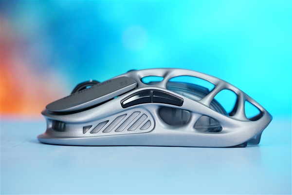 鏤空設(shè)計很科幻！重力星球破繭三模游戲鼠標圖賞