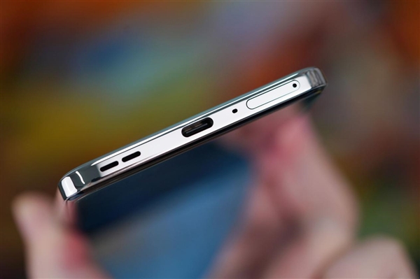 液態(tài)金屬般質(zhì)感！OPPO Reno12圖賞