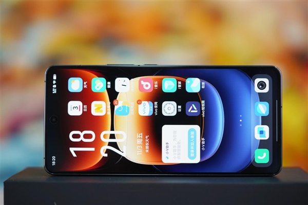 “萬(wàn)里舷窗”吸睛！iQOO 12賽道版圖賞