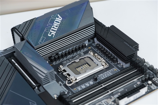 支持9500+內存！技嘉Z890 AORUS MASTER超級雕主板圖賞