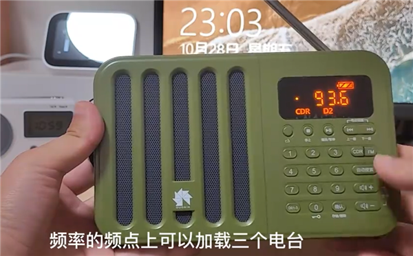 學(xué)誰(shuí)不好學(xué)特斯拉！幾十萬(wàn)的寶馬車 容不下一個(gè)收音機(jī)