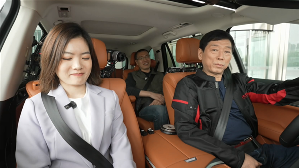 為了賣車：老漢們走進直播間