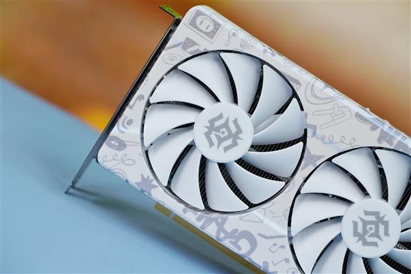 夢幻斑斕！索泰RTX 4070 SUPER X-GAMING OC歐泊白圖賞