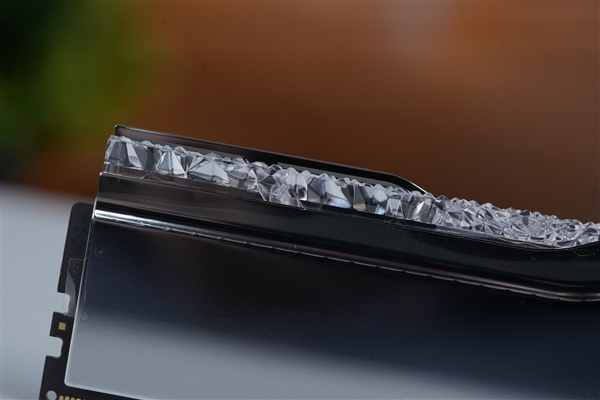 水晶般奪目！芝奇皇家戟DDR5-7200 24GB內存圖賞