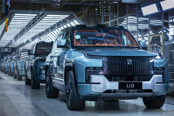 比亞迪仰望U8豪華版首批量產(chǎn)車正式下線：5款顏色 上市價格為109.8萬元