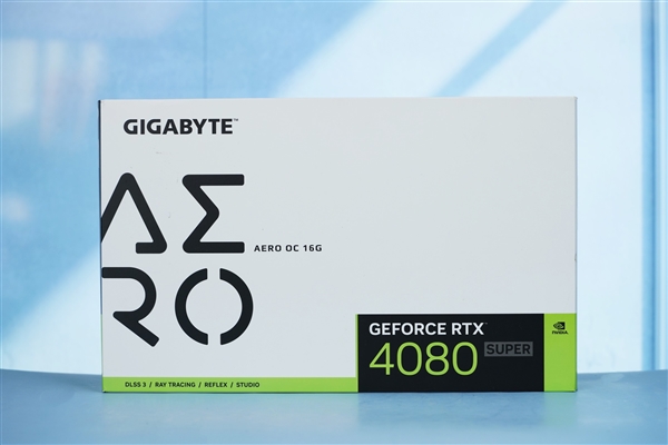 雪白機身吸睛！技嘉RTX 4080 SUPER AERO雪鷹OC顯卡圖賞