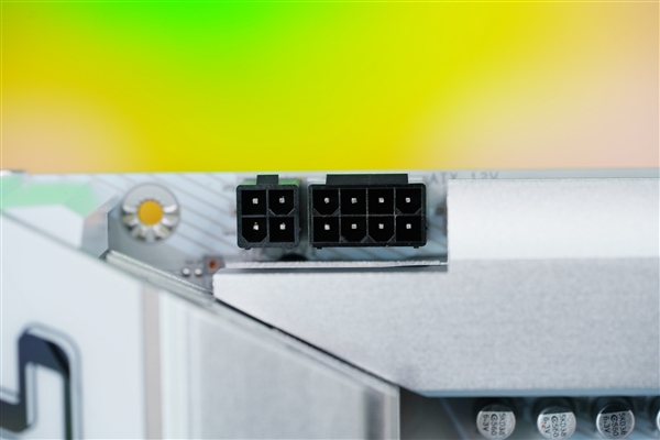 高顏值小白板！技嘉冰雕B650E AORUS ELITE X AX ICE主板圖賞