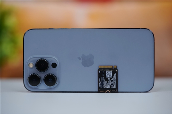 狂飆7100 MB/s！美光P310 SSD圖賞：僅SD卡大小