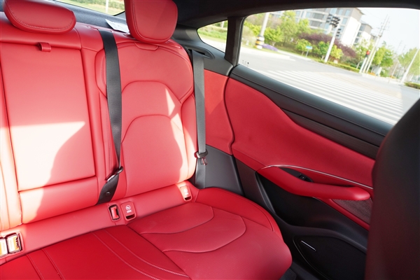 這顏值一眼種草！小米SU7雅灰圖賞