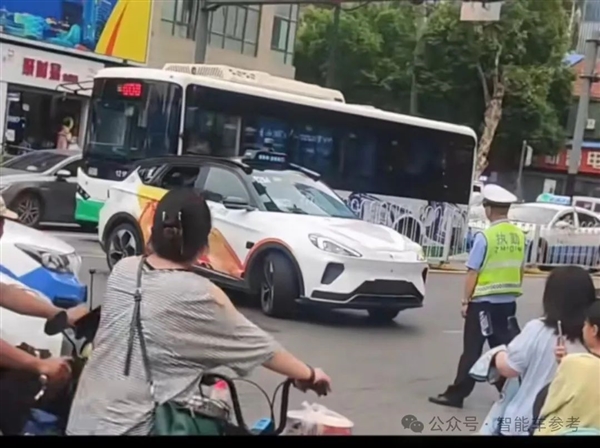 匪夷所思 20輛無人駕駛出租車車胎一夜被扎爆