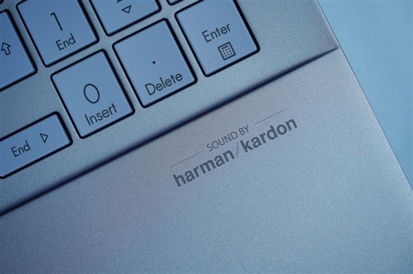 2.8K OLED高刷屏！華碩無畏Pro15 2024高能AI超輕薄本圖賞