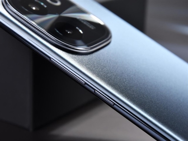 vivo Y200上手：耐摔防水長續(xù)航全都有 重新定義實(shí)用主義