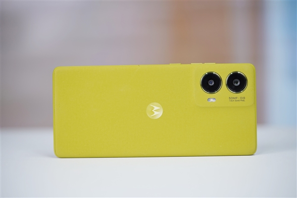 曲面屏+大電池只要1399元！moto S50 Neo圖賞